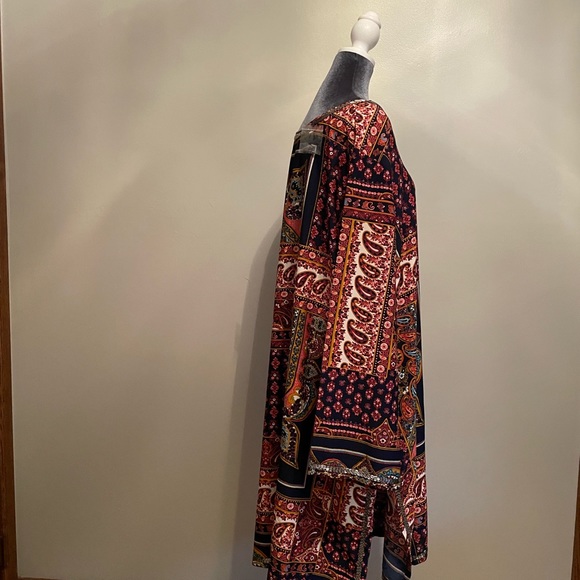 Knee length tunic with side slits. - Picture 6 of 8